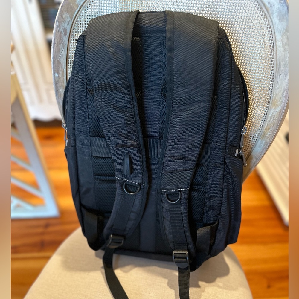 Backpack - Picture 5 of 8